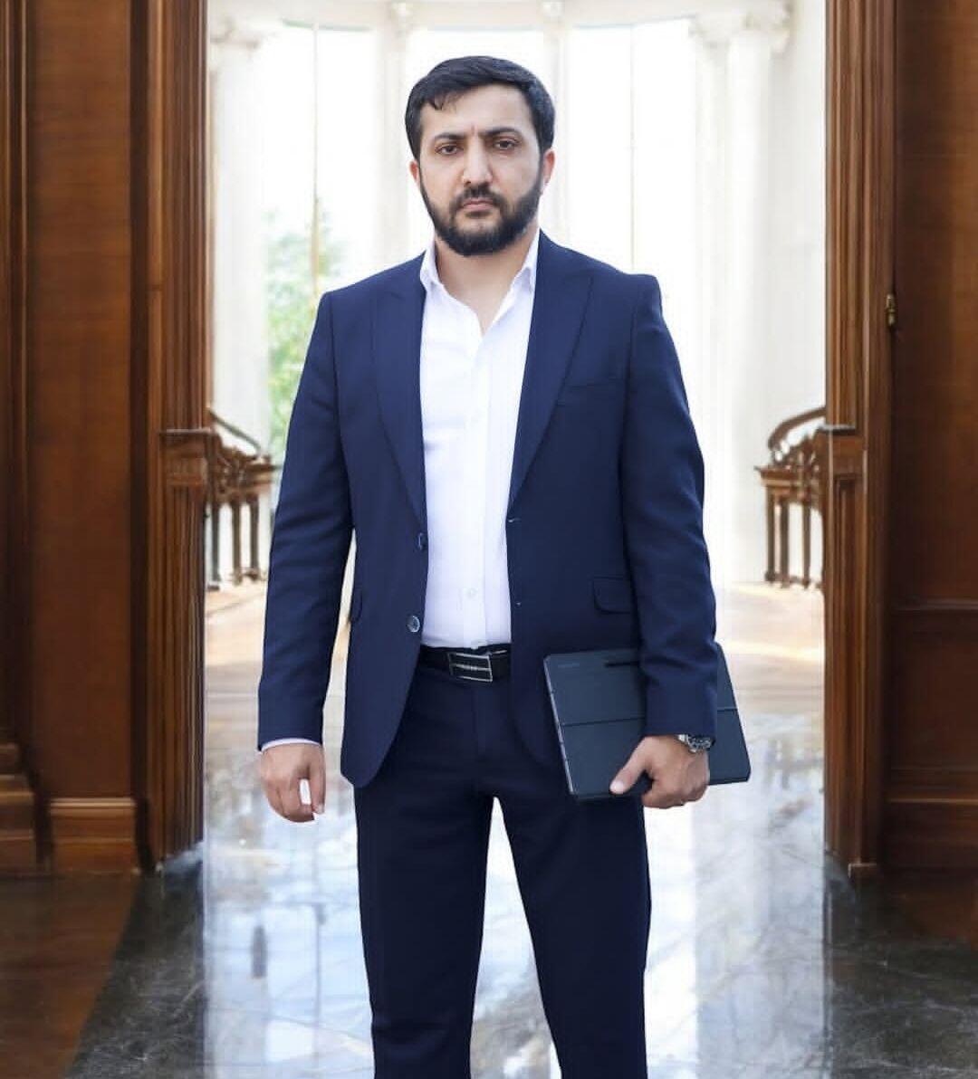Aysunun keçmiş əri özündən 16 yaş kiçik xanımla