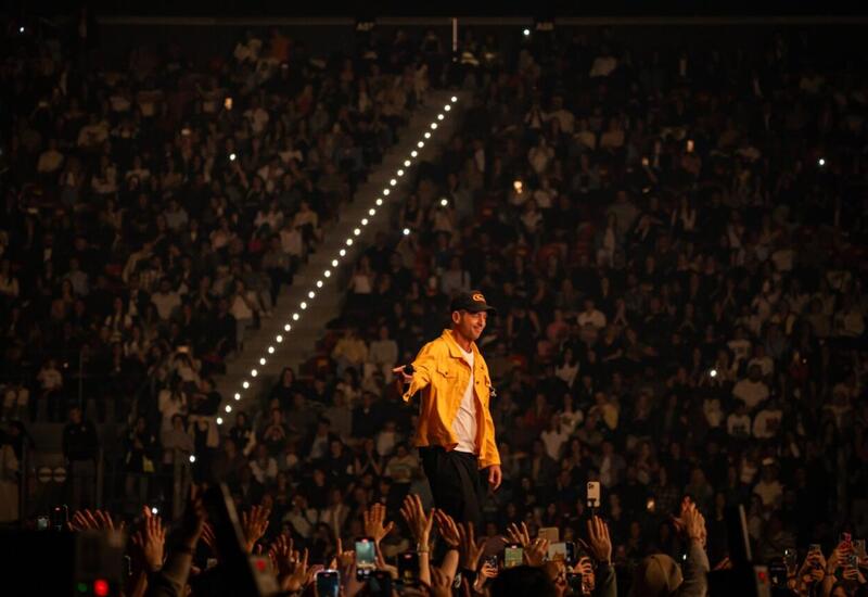 Dünyaca məşhur müğənni azərbaycanca öyrənir