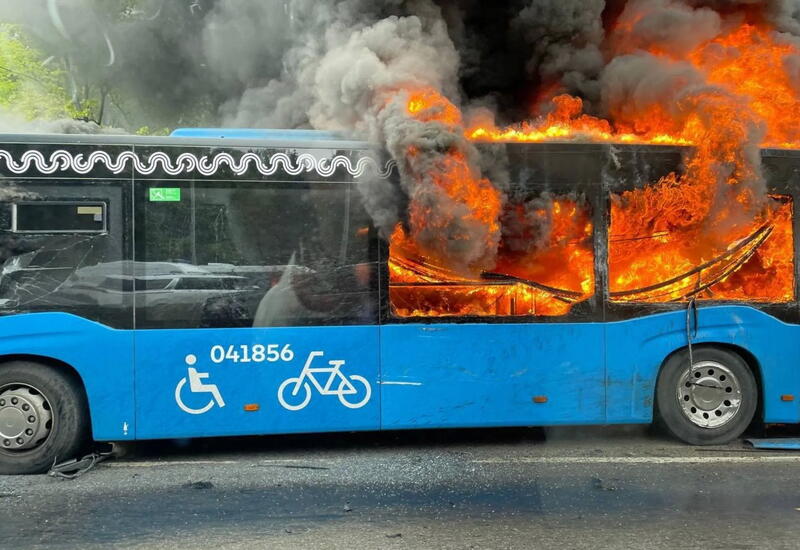 Пассажирский автобус загорелся в Москве