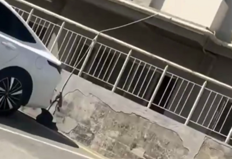 Binada yaşayan sakin hibrid avtomobilini belə şarj etdi