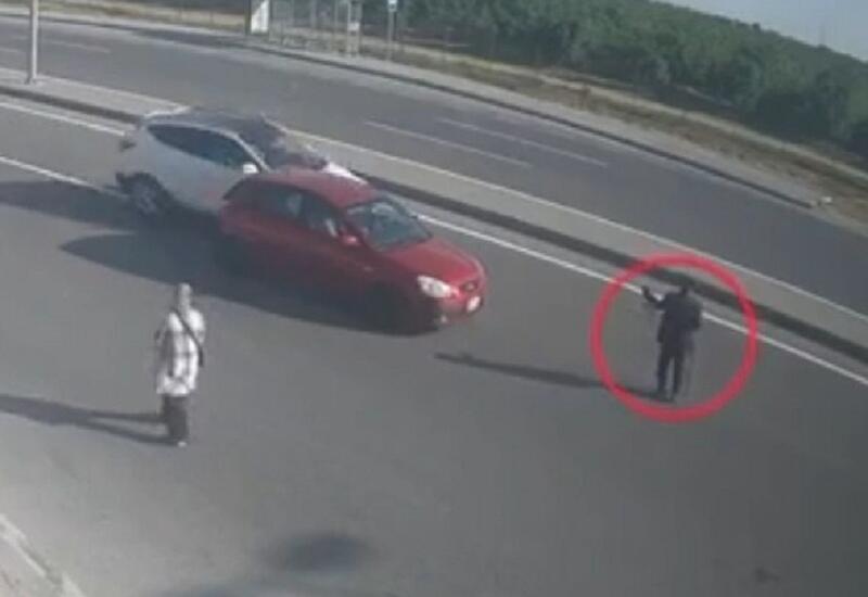 В Баку пешеход спровоцировал страшную аварию