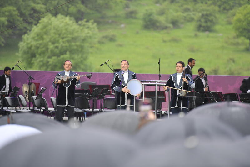 “Xarıbülbül” Beynəlxalq Musiqi Festivalında Polad Bülbüloğlunun konserti olub