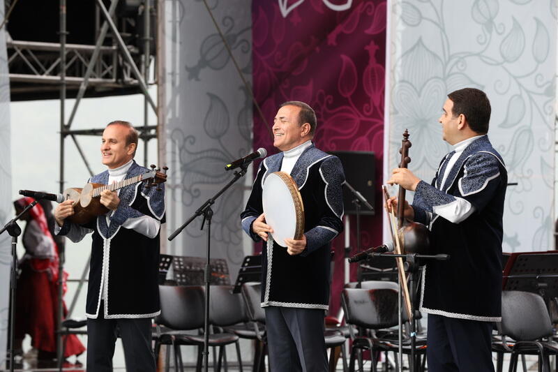 “Xarıbülbül” Beynəlxalq Musiqi Festivalında Polad Bülbüloğlunun konserti olub