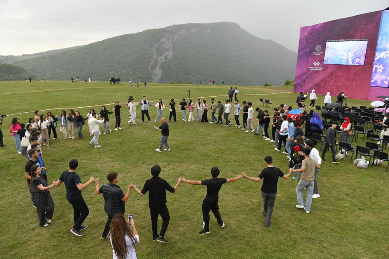 “Xarıbülbül” Beynəlxalq Musiqi Festivalında Polad Bülbüloğlunun konserti olub
