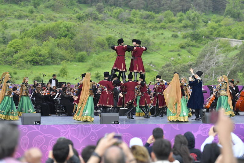 “Xarıbülbül” Beynəlxalq Musiqi Festivalında Polad Bülbüloğlunun konserti olub