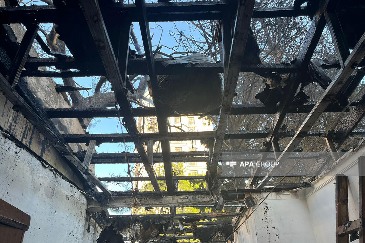 Пожар в жилом доме в Баку