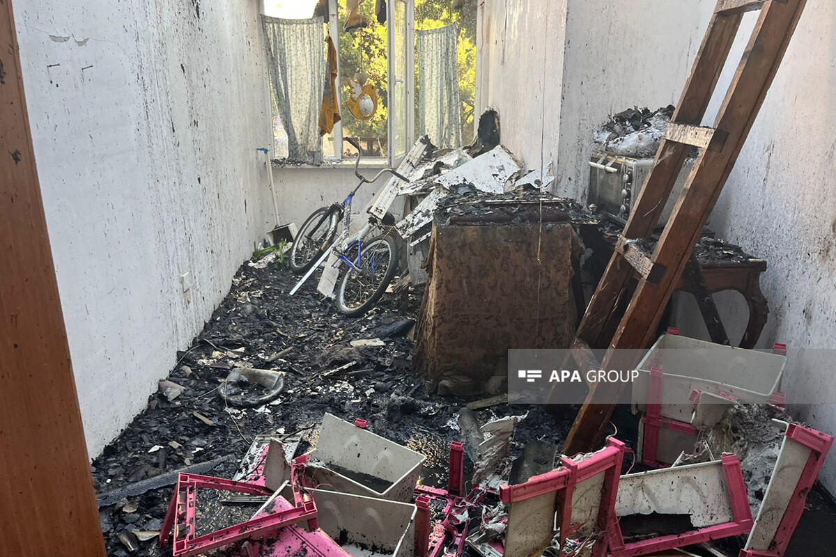 Пожар в жилом доме в Баку