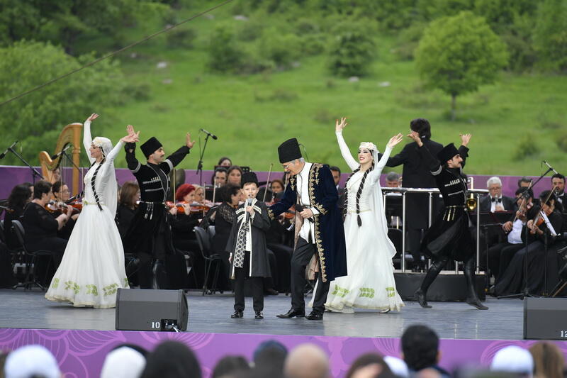 “Xarıbülbül” Beynəlxalq Musiqi Festivalında Polad Bülbüloğlunun konserti olub