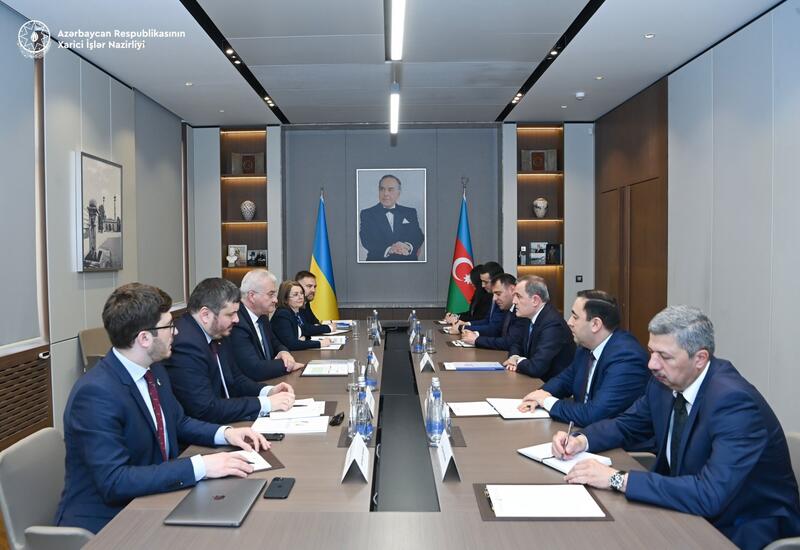 Состоялась встреча глав МИД Азербайджана и Украины в расширенном составе