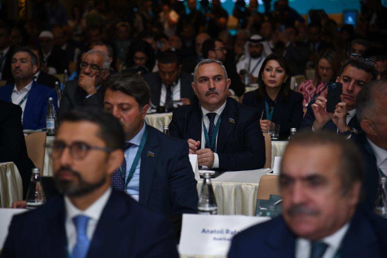 Bakıda “İslamofobiya diqqət mərkəzində: Qərəzin ifşası, stiqmaların dağıdılması” mövzusunda beynəlxalq konfransın birinci günü başa çatıb