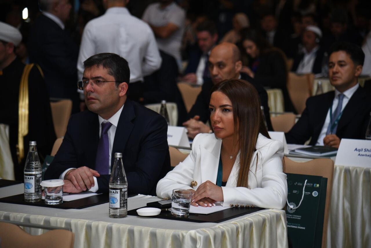 Bakıda “İslamofobiya diqqət mərkəzində: Qərəzin ifşası, stiqmaların dağıdılması” mövzusunda beynəlxalq konfransın birinci günü başa çatıb