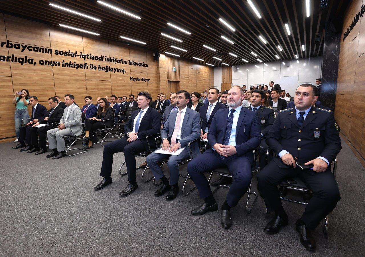 Yaşıl nəqliyyat biznesi ilə bağlı ictimai müzakirə təşkil olunub