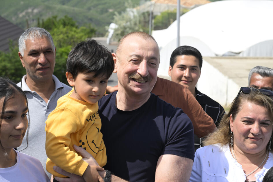 Prezident İlham Əliyev Laçın şəhərində sakinlərlə görüşüb