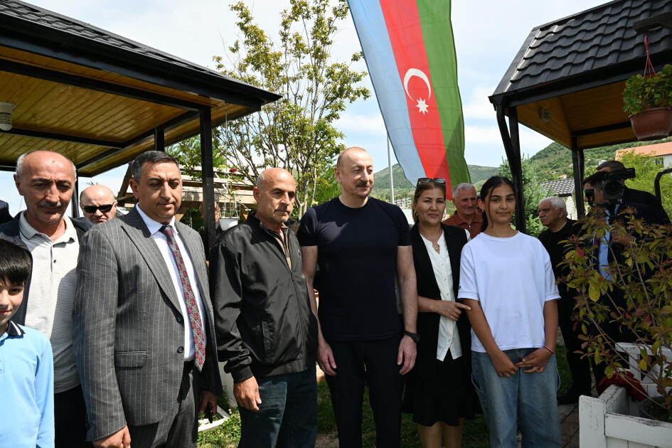 Prezident İlham Əliyev Laçın şəhərində sakinlərlə görüşüb