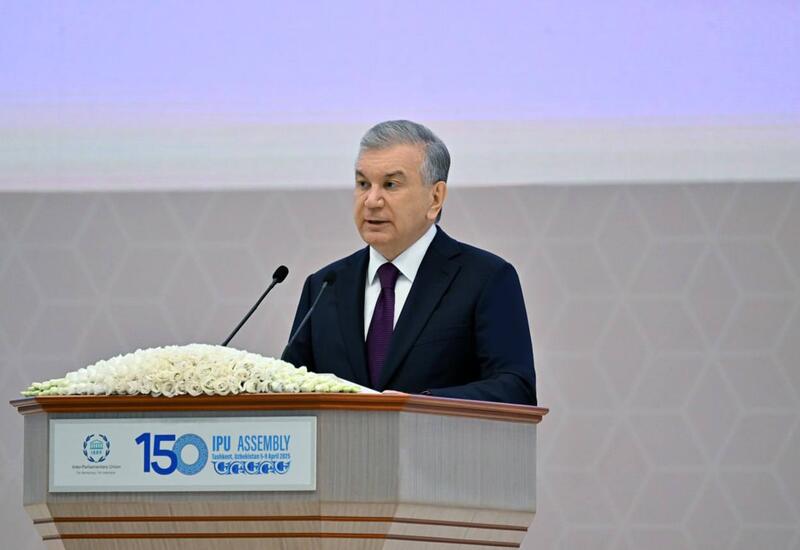 Шавкат Мирзиеев поздравил Президента Ильхама Алиева