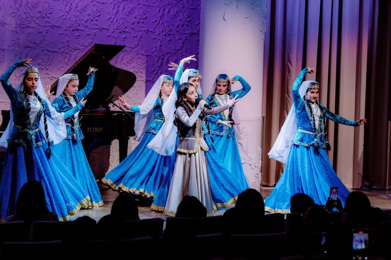 Концерт в честь Дня независимости Азербайджана в Детском центре SANAT
