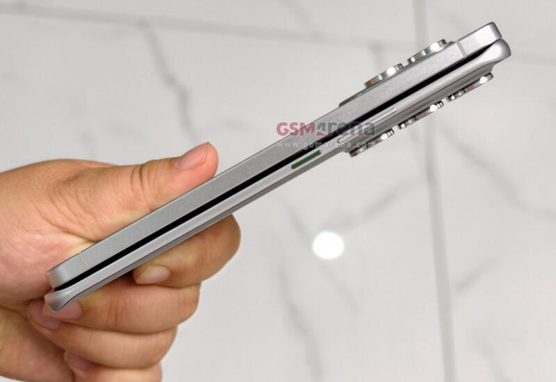 Samsung Galaxy S25 Edge сравнили с дешевым тонким смартфоном