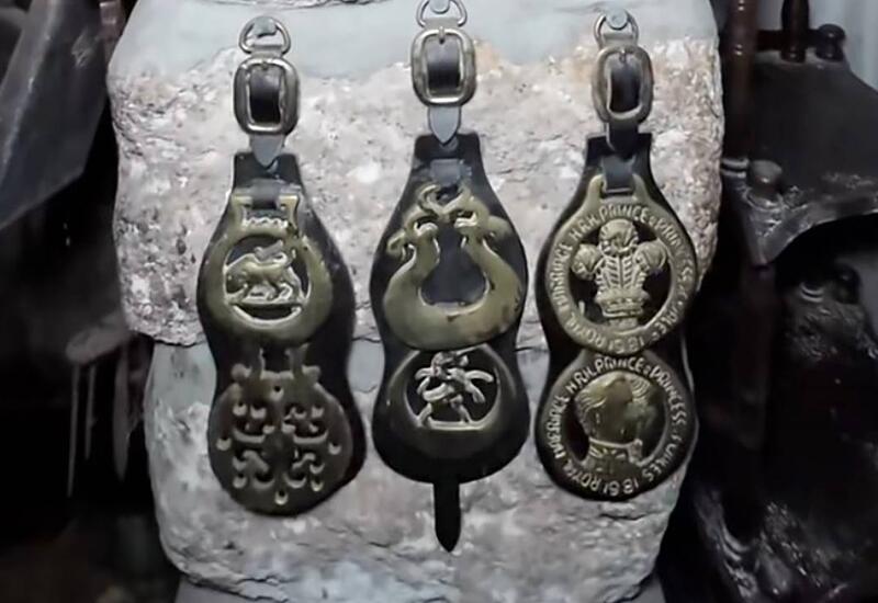 Мужчина нашел в лесу заброшенный дом с таинственной коллекцией
