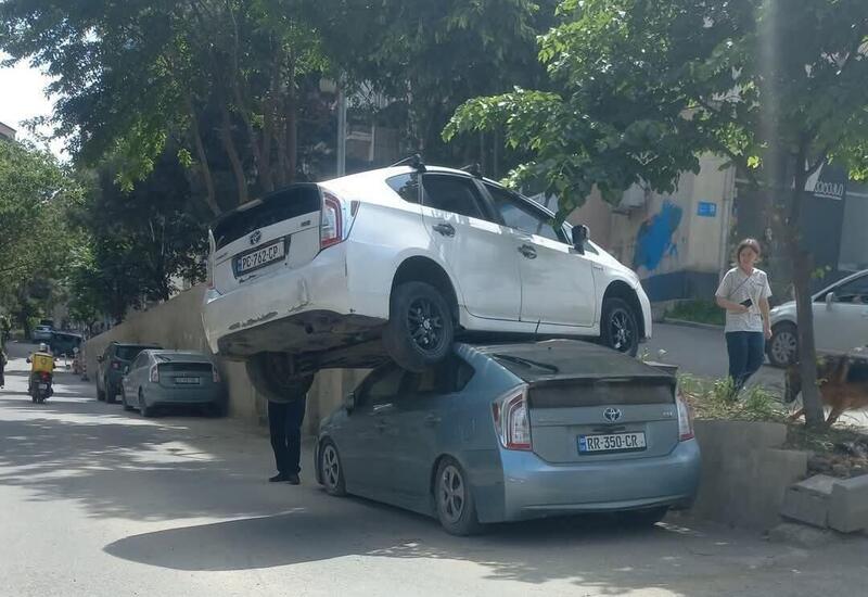 "Prius"ların iştirakı ilə qəribə