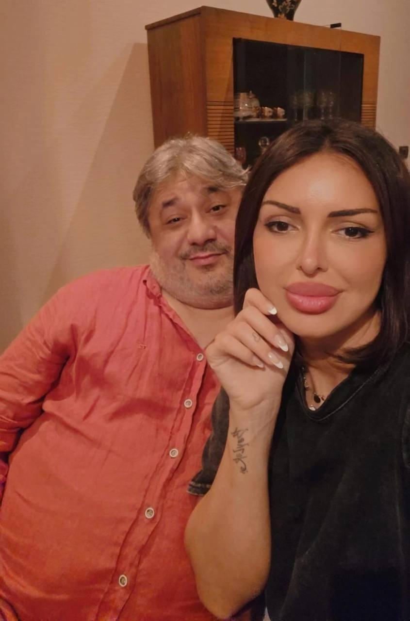 Üçüncü xanımından da boşandı
