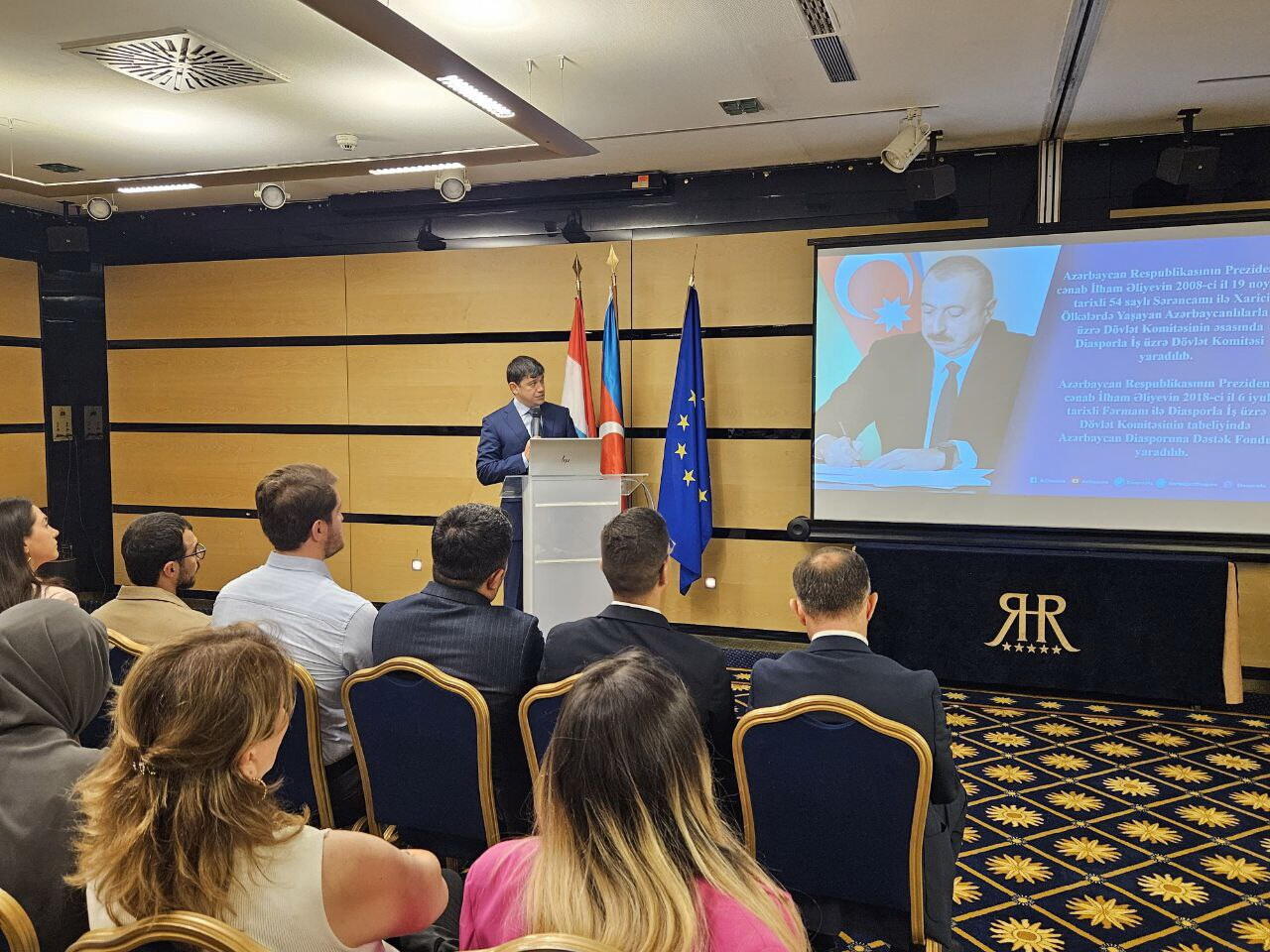 Фуад Мурадов встретился с азербайджанцами Люксембурга
