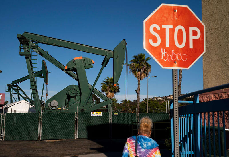 Нефтяные компании США начали закрывать буровые установки
