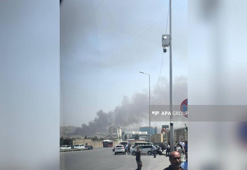 Bakıda otluq ərazi yanır