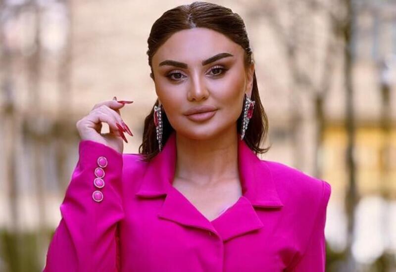 Şəbnəm makiyajsız belə görünür