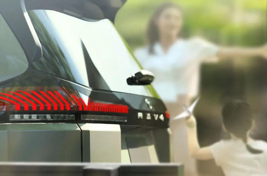Toyota раскрыла внешний облик нового RAV4 накануне премьеры