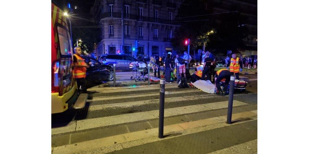 Во Франции автомобиль въехал в толпу футбольных фанатов