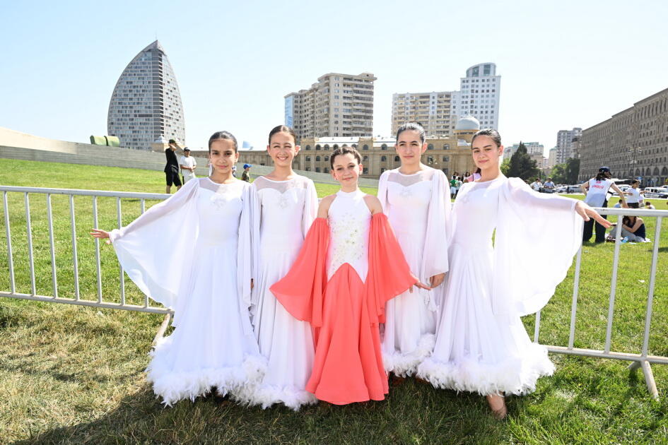 Heydər Əliyev Mərkəzinin parkında Uşaq festivalı keçirilib