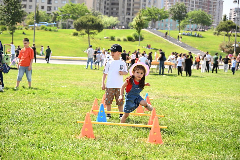 Heydər Əliyev Mərkəzinin parkında Uşaq festivalı keçirilib