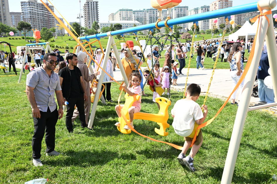 Heydər Əliyev Mərkəzinin parkında Uşaq festivalı keçirilib