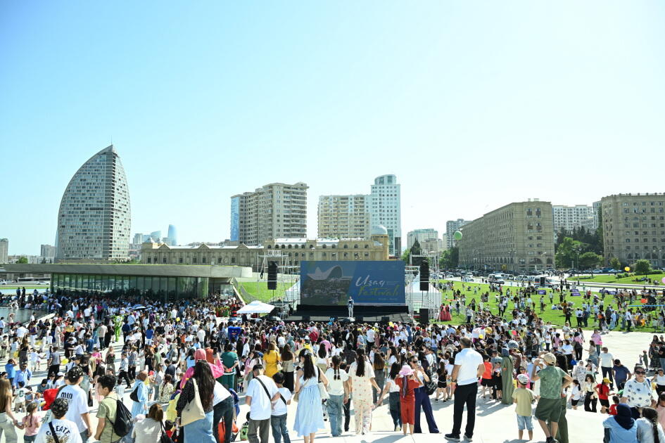 Heydər Əliyev Mərkəzinin parkında Uşaq festivalı keçirilib