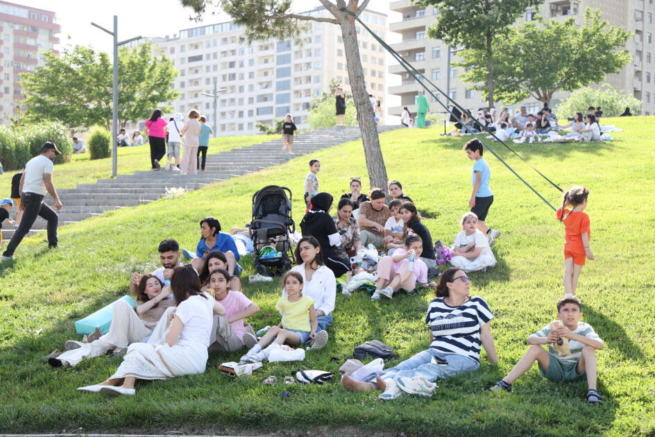 Heydər Əliyev Mərkəzinin parkında Uşaq festivalı keçirilib