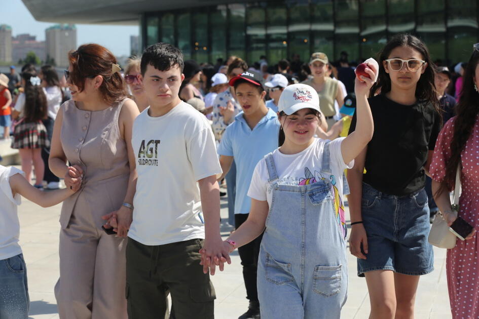 Heydər Əliyev Mərkəzinin parkında Uşaq festivalı keçirilib