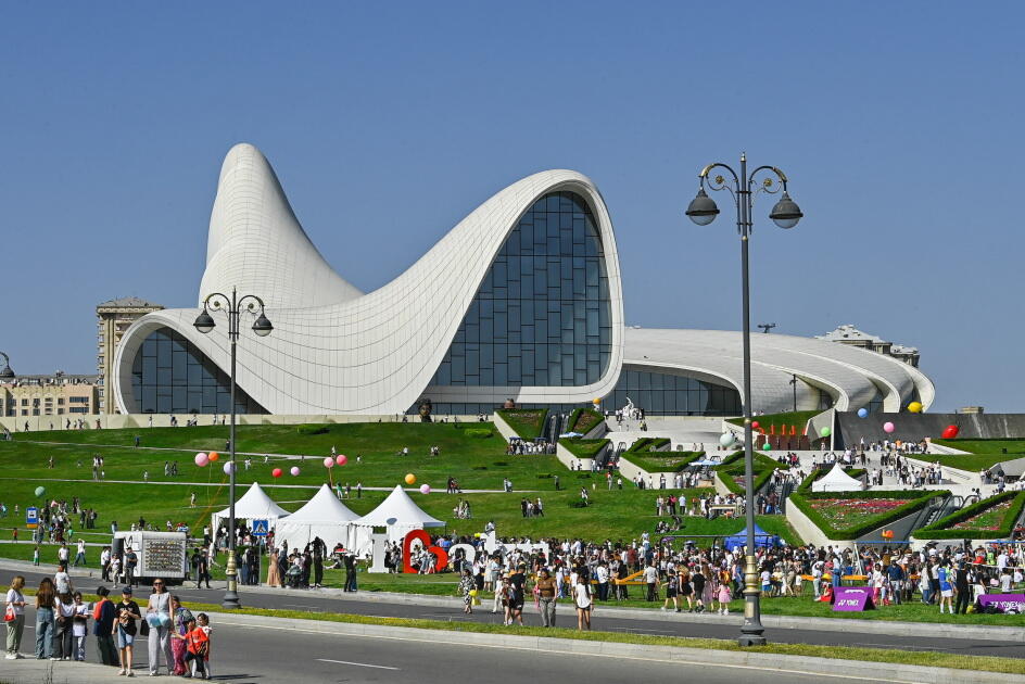 Heydər Əliyev Mərkəzinin parkında Uşaq festivalı keçirilib