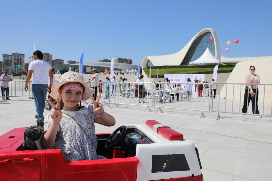 Heydər Əliyev Mərkəzinin parkında Uşaq festivalı keçirilib