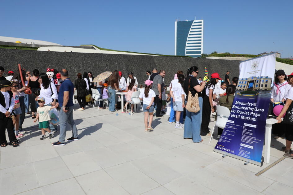 Heydər Əliyev Mərkəzinin parkında Uşaq festivalı keçirilib