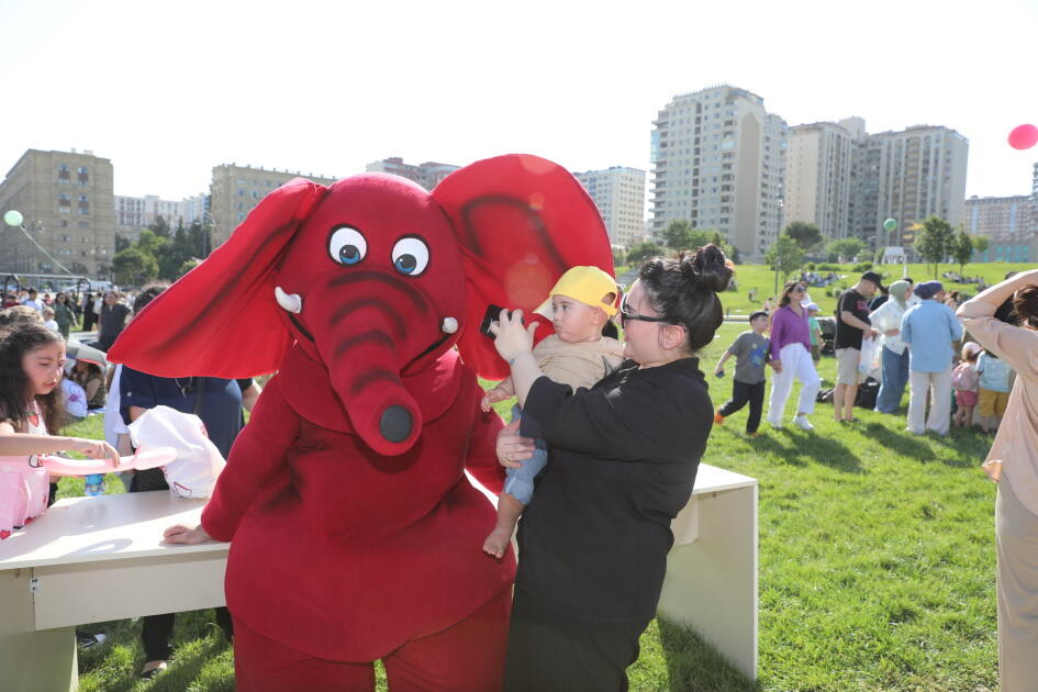Heydər Əliyev Mərkəzinin parkında Uşaq festivalı keçirilib