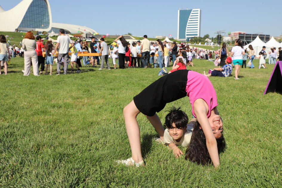 Heydər Əliyev Mərkəzinin parkında Uşaq festivalı keçirilib