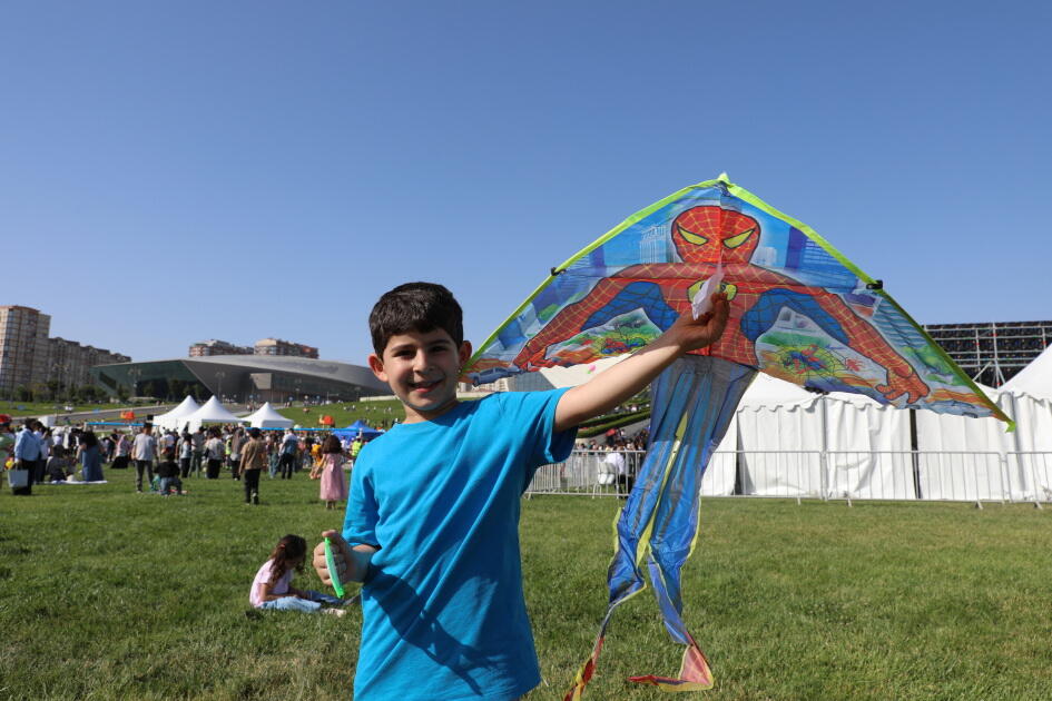 Heydər Əliyev Mərkəzinin parkında Uşaq festivalı keçirilib