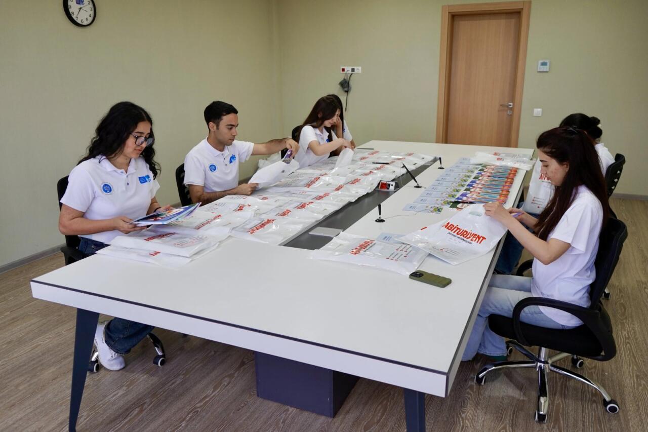 DİM şəhid övladlarına qiymətləndirmə kitabçalarını hədiyyə edib