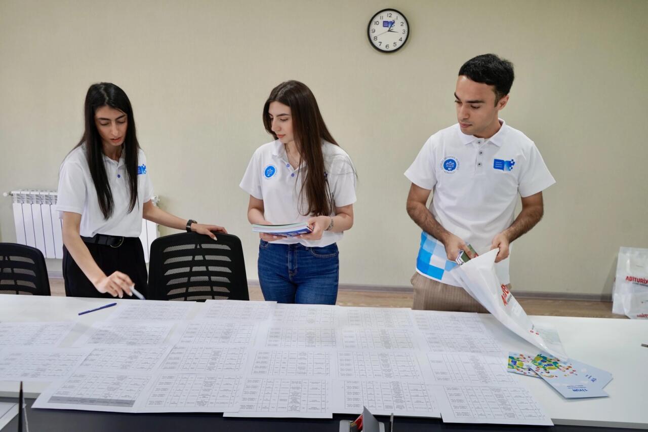 DİM şəhid övladlarına qiymətləndirmə kitabçalarını hədiyyə edib