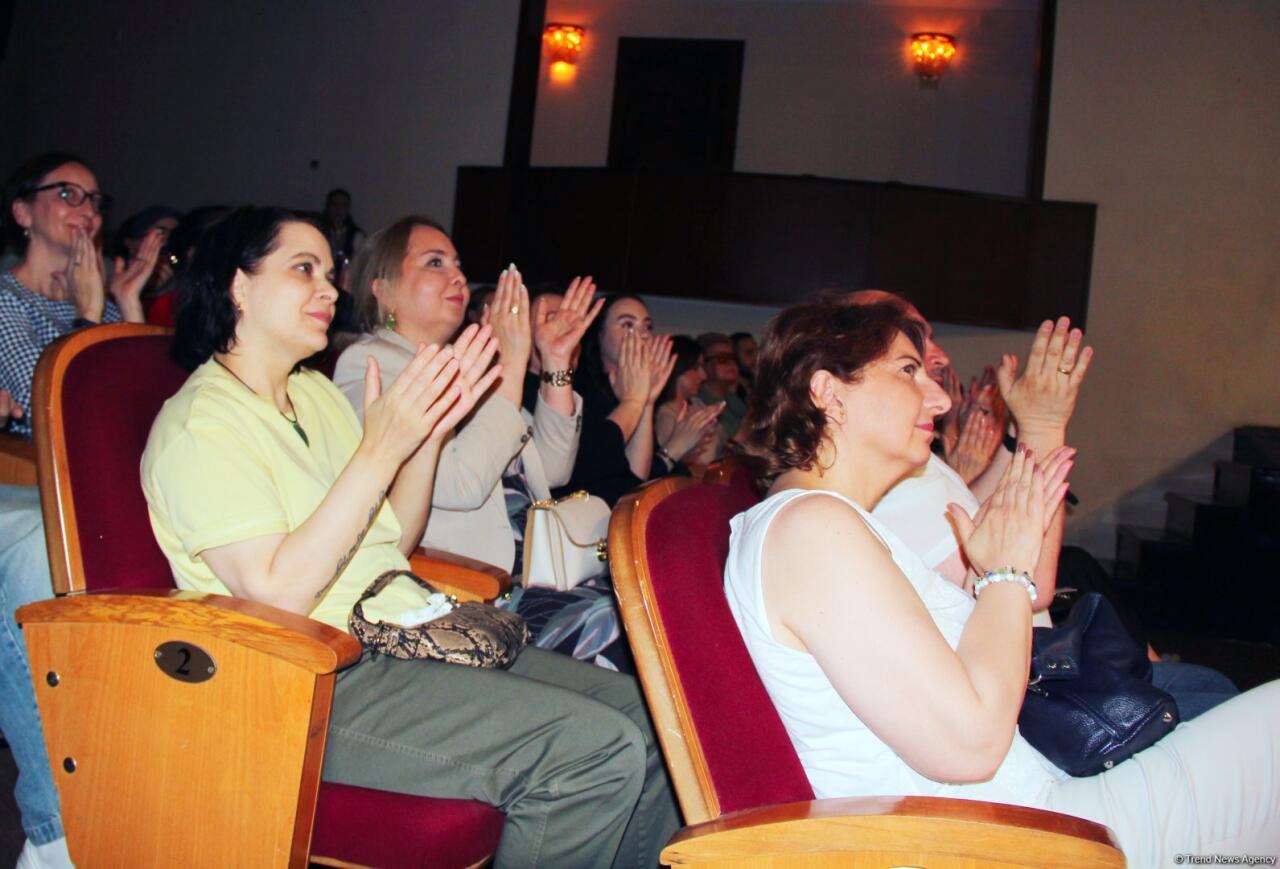 Азербайджанский русский драмтеатр принимает с аншлагом "Балтийский дом" из Санкт-Петербурга