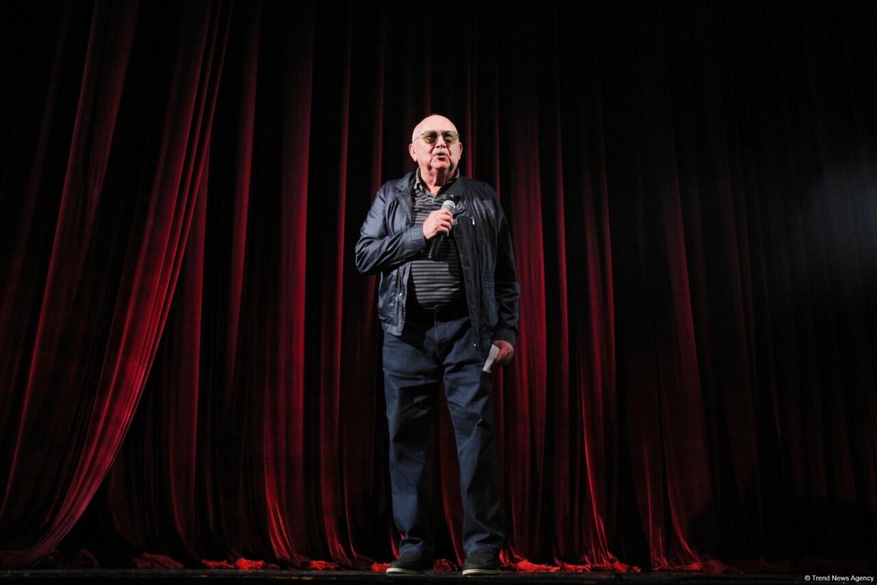 Азербайджанский русский драмтеатр принимает с аншлагом "Балтийский дом" из Санкт-Петербурга