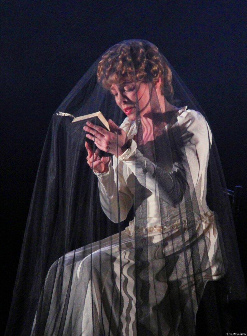 Азербайджанский русский драмтеатр принимает с аншлагом "Балтийский дом" из Санкт-Петербурга