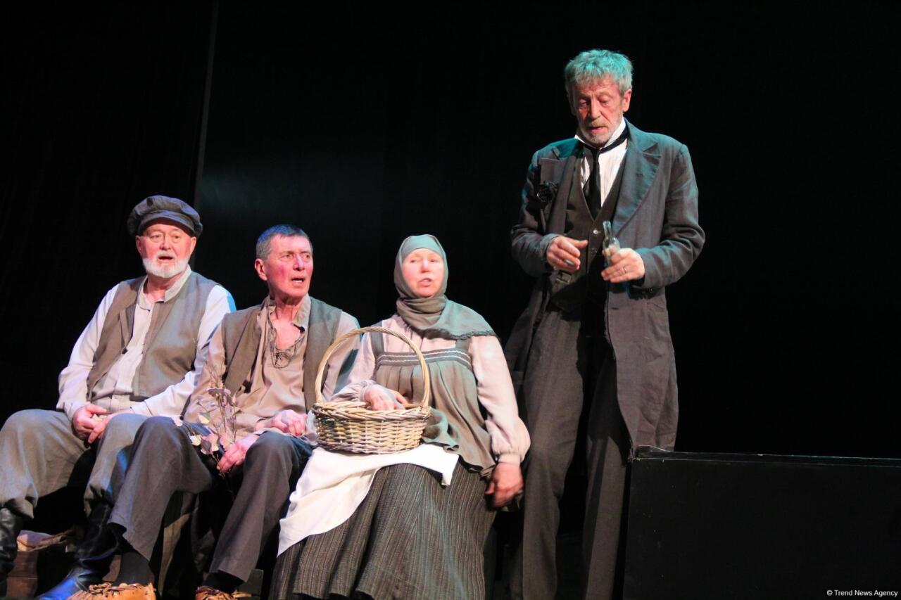 Азербайджанский русский драмтеатр принимает с аншлагом "Балтийский дом" из Санкт-Петербурга