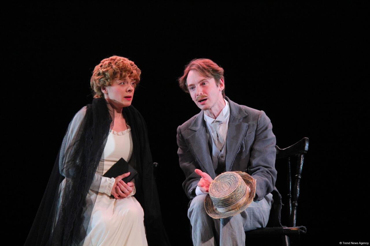 Азербайджанский русский драмтеатр принимает с аншлагом "Балтийский дом" из Санкт-Петербурга