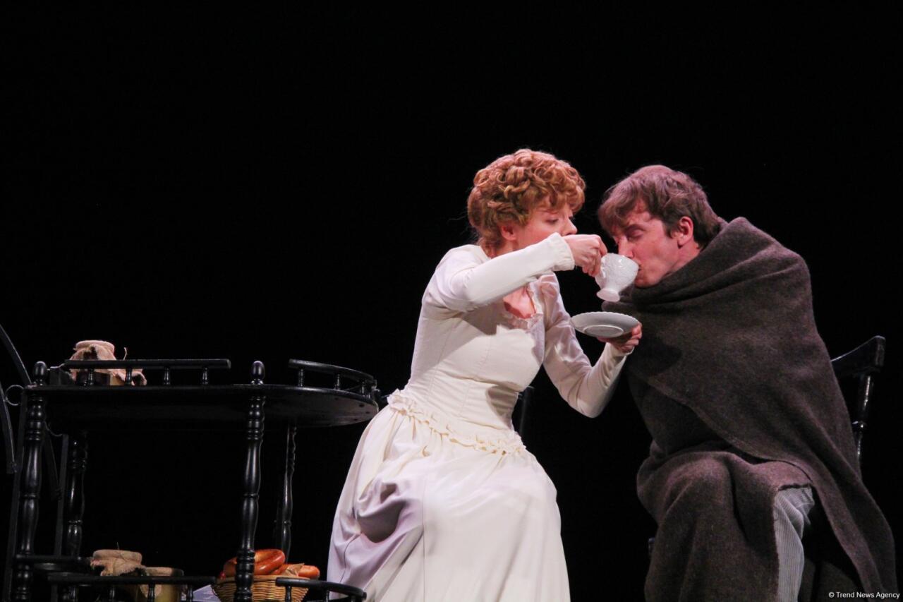 Азербайджанский русский драмтеатр принимает с аншлагом "Балтийский дом" из Санкт-Петербурга